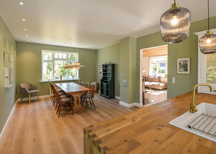 6 Bedroom Beautiful In Hébergement de vacances