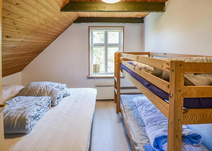 6 Bedroom Beautiful In Hébergement de vacances Anholt