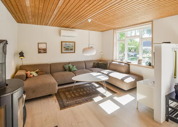 6 Bedroom Beautiful In *
